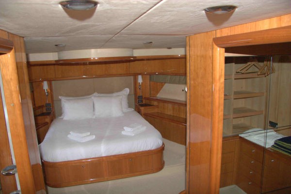 The 25m Yacht LUCKY BEAR