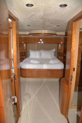 The 25m Yacht LUCKY BEAR
