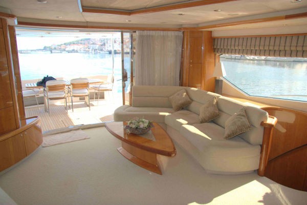 The 25m Yacht LUCKY BEAR