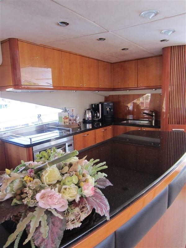 The 25m Yacht LUCKY BEAR