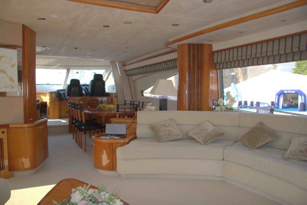 The 25m Yacht LUCKY BEAR