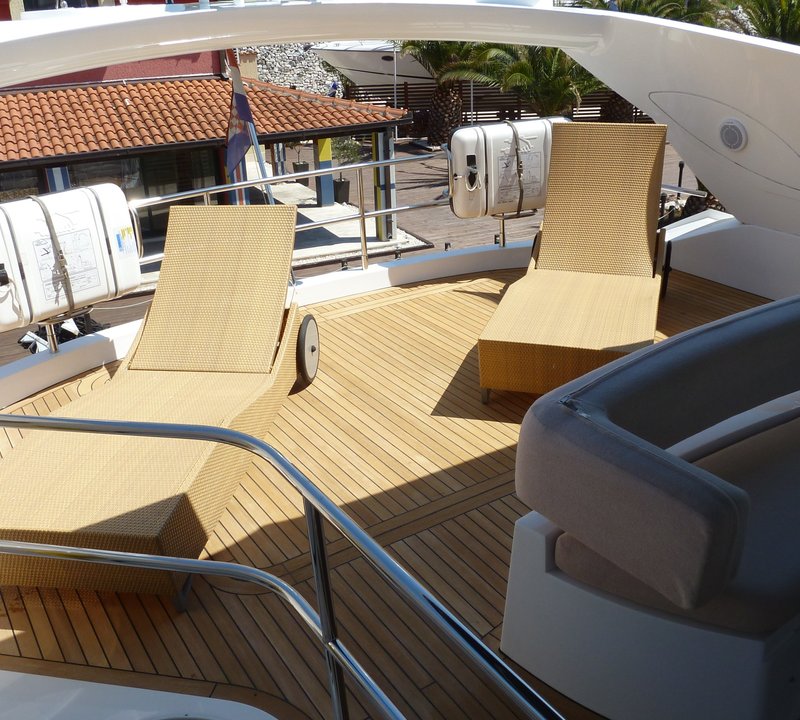 The 25m Yacht LUCKY BEAR