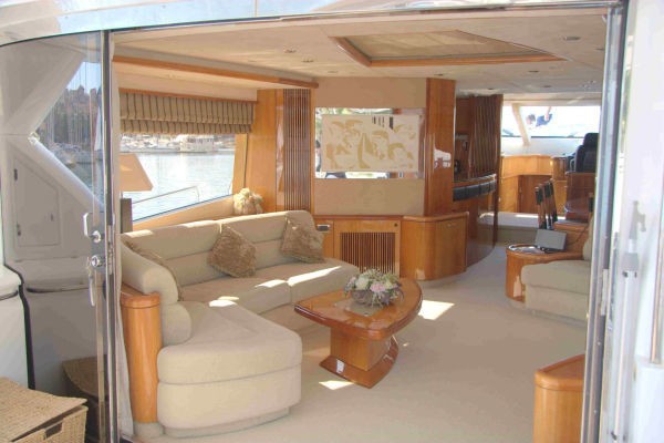 The 25m Yacht LUCKY BEAR