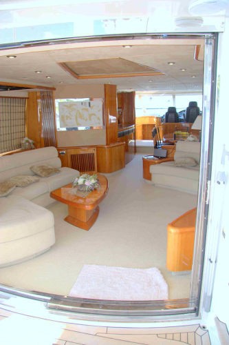 The 25m Yacht LUCKY BEAR