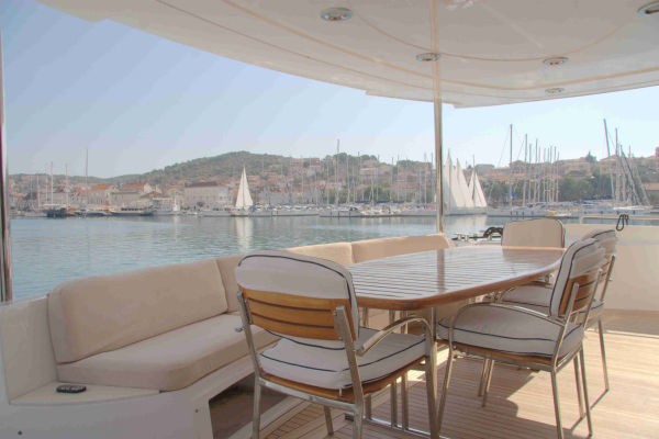 The 25m Yacht LUCKY BEAR
