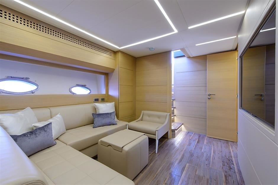 The 25m Yacht PERSHING 82
