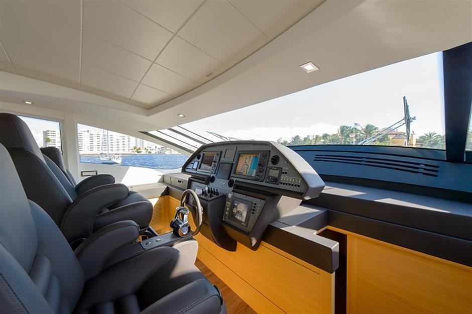 The 25m Yacht PERSHING 82