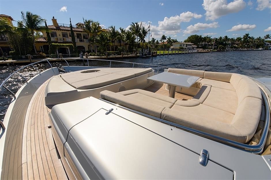 The 25m Yacht PERSHING 82