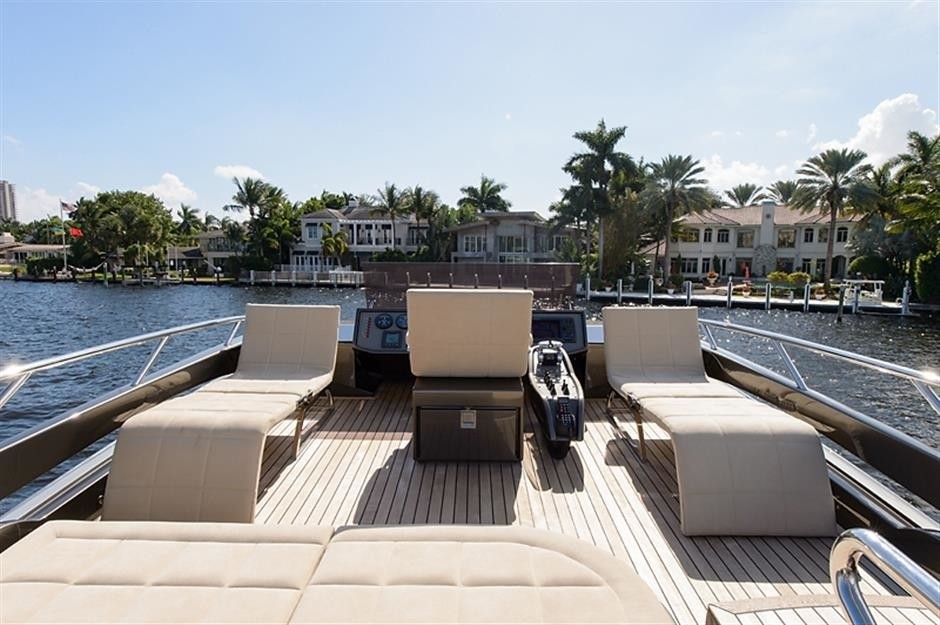 The 25m Yacht PERSHING 82