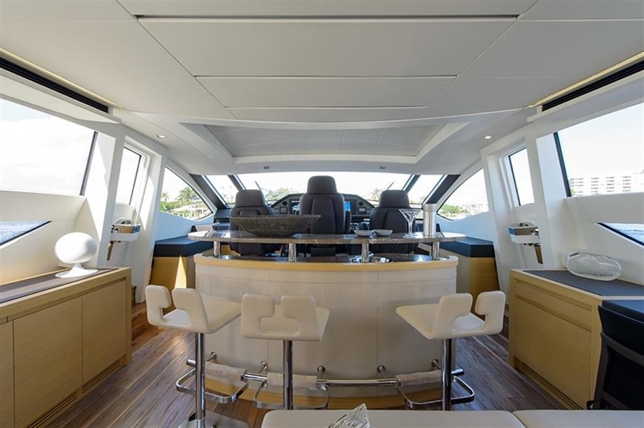 The 25m Yacht PERSHING 82