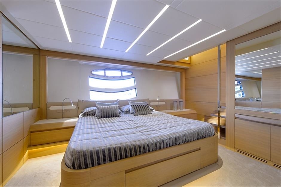 The 25m Yacht PERSHING 82