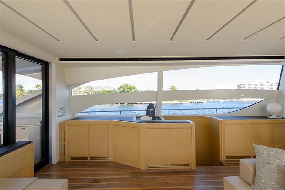 The 25m Yacht PERSHING 82