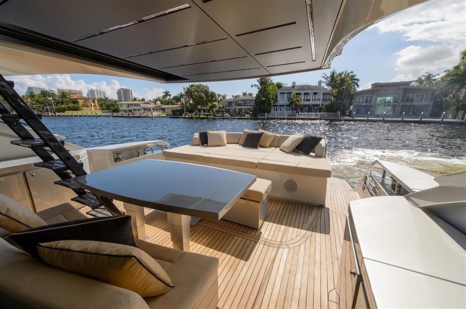 The 25m Yacht PERSHING 82