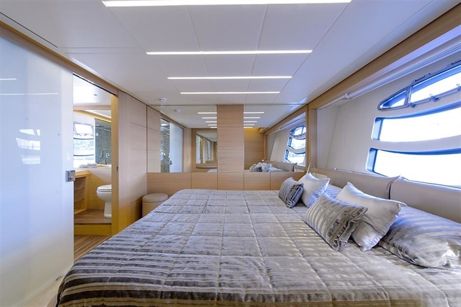 The 25m Yacht PERSHING 82