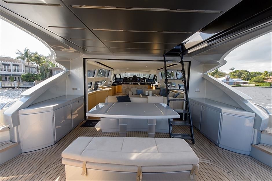 The 25m Yacht PERSHING 82