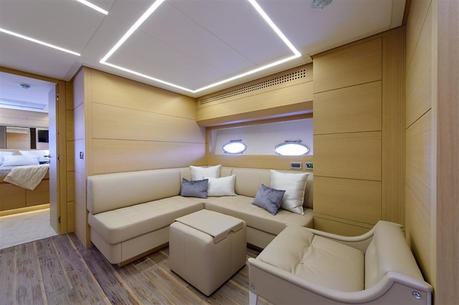 The 25m Yacht PERSHING 82