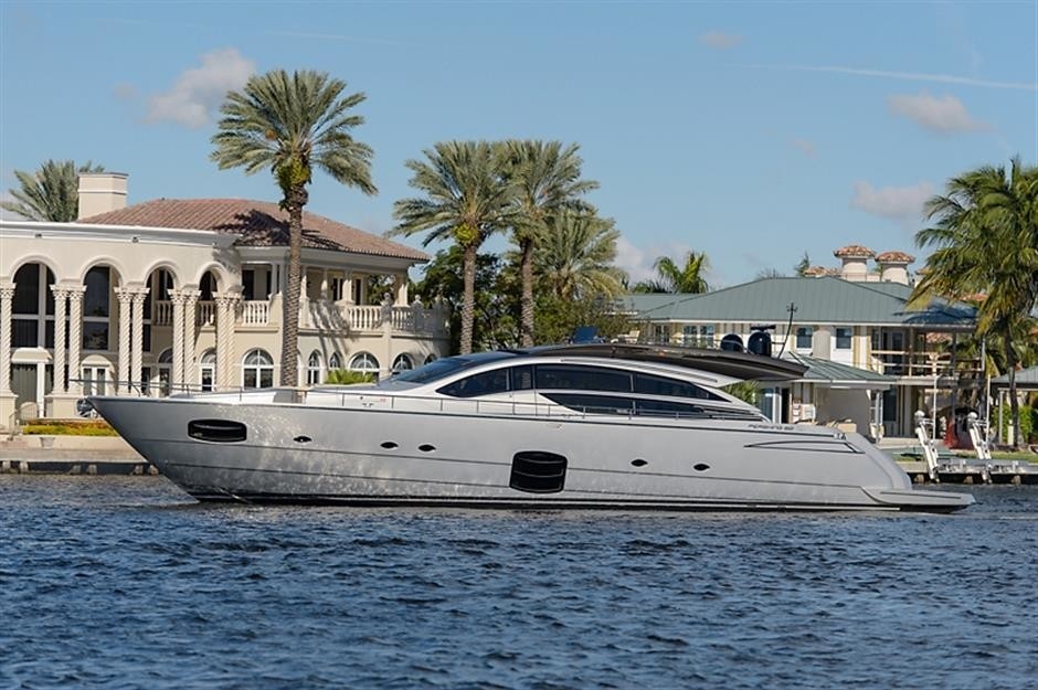 The 25m Yacht PERSHING 82