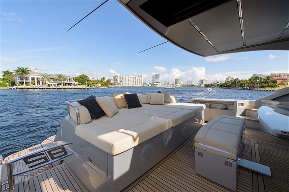 The 25m Yacht PERSHING 82