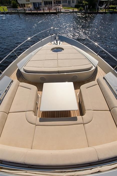 The 25m Yacht PERSHING 82
