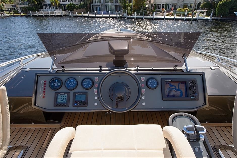 The 25m Yacht PERSHING 82