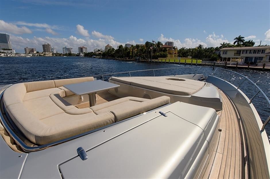 The 25m Yacht PERSHING 82