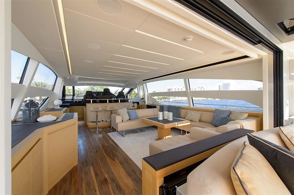The 25m Yacht PERSHING 82
