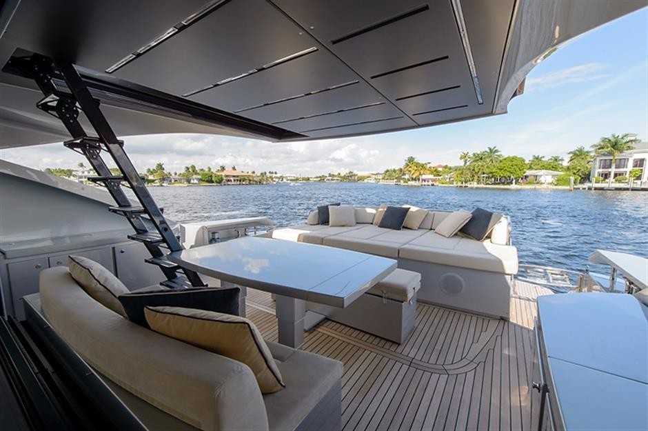 The 25m Yacht PERSHING 82