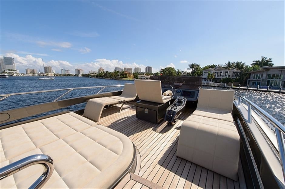 The 25m Yacht PERSHING 82