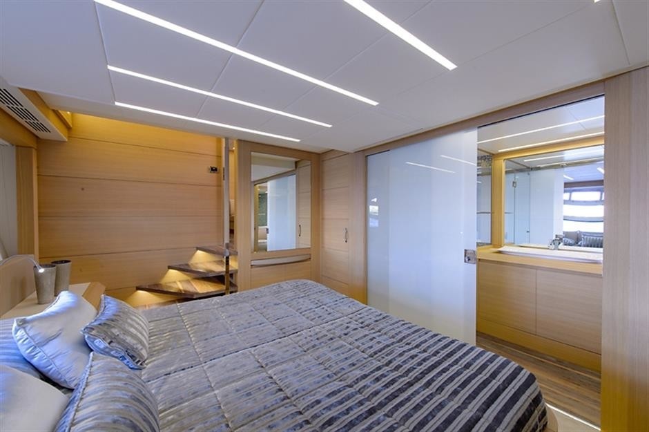 The 25m Yacht PERSHING 82