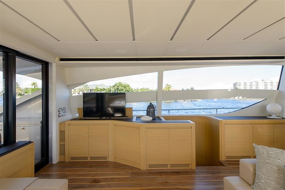 The 25m Yacht PERSHING 82