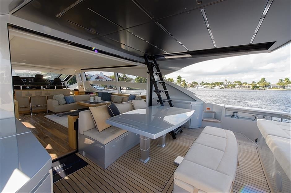 The 25m Yacht PERSHING 82