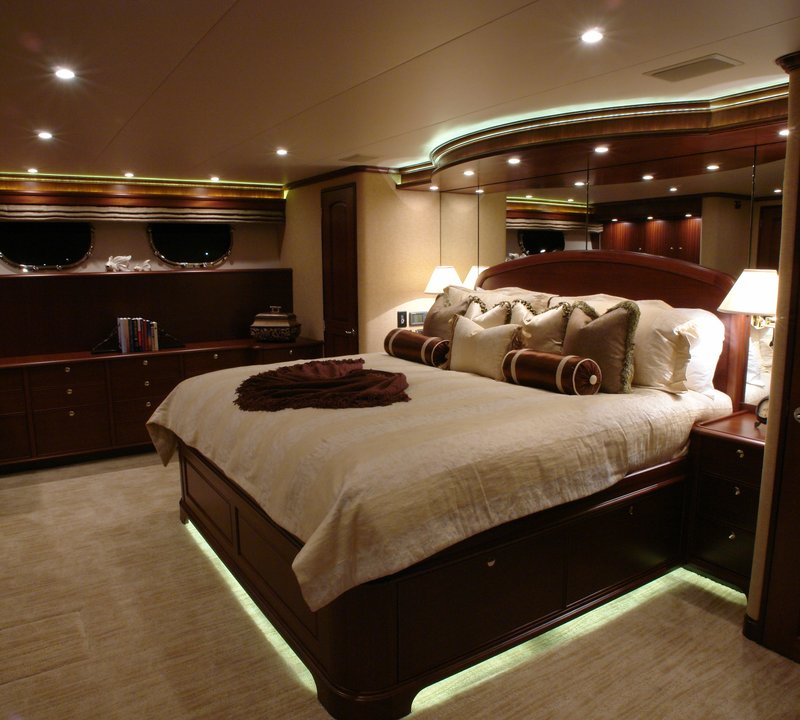 The 25m Yacht SEAS THE MOMENT