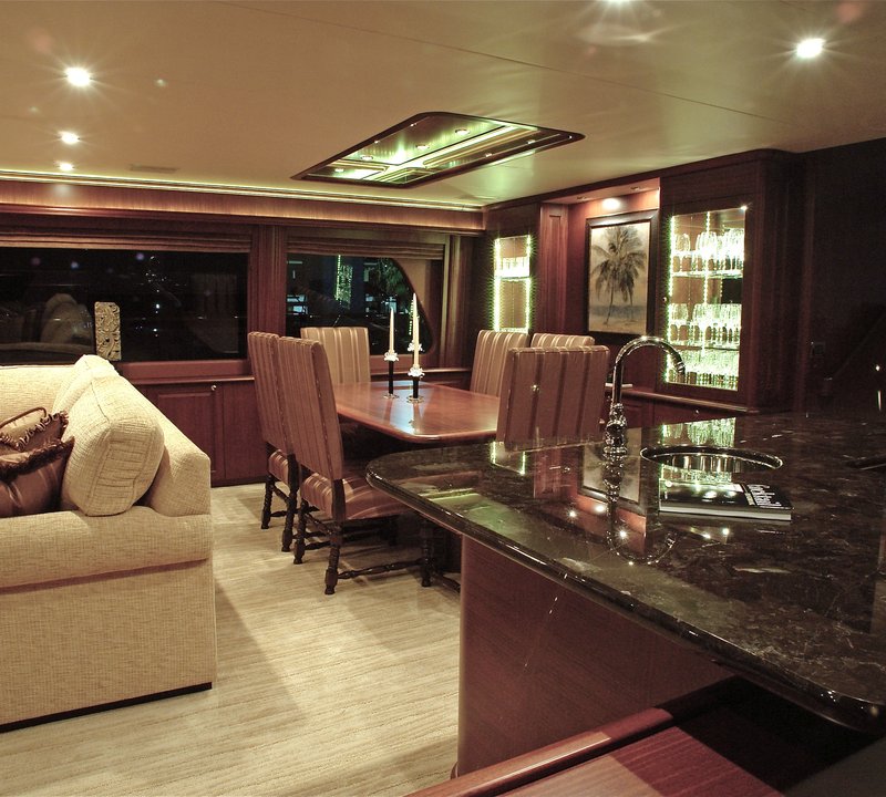 The 25m Yacht SEAS THE MOMENT