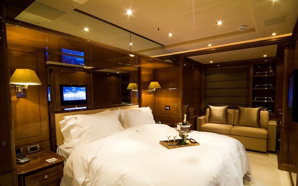 The 27m Yacht FARFALLINA