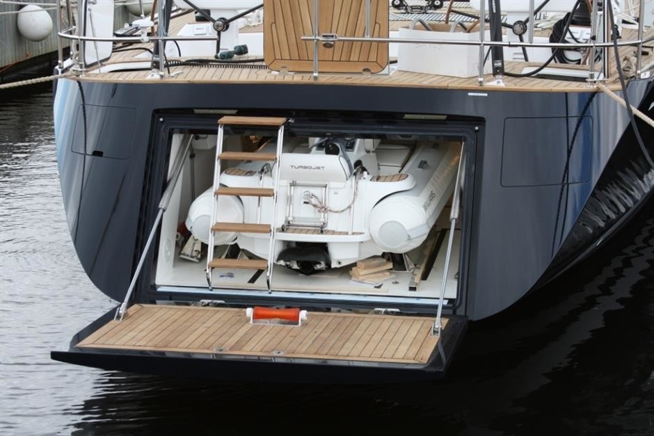 The 27m Yacht NEFERTITI