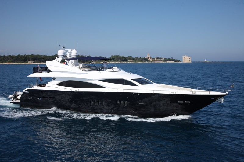 The 28m Yacht HONEY BEAR