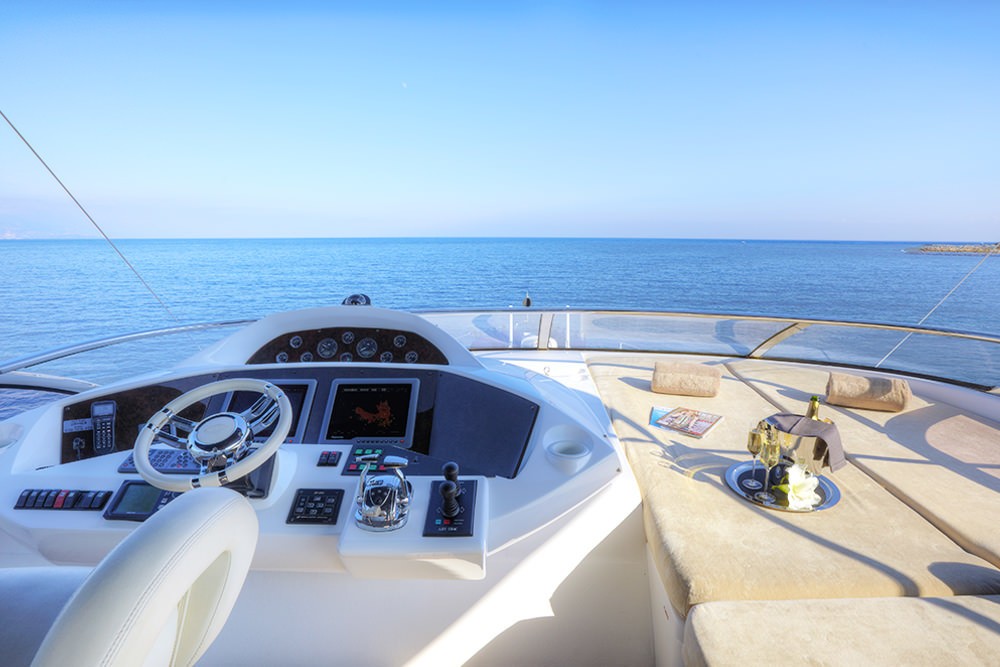 The 28m Yacht LIVE THE MOMENT