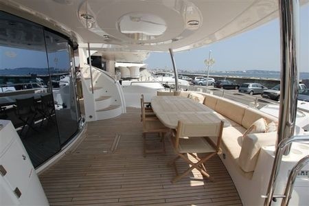 The 28m Yacht LIVE THE MOMENT