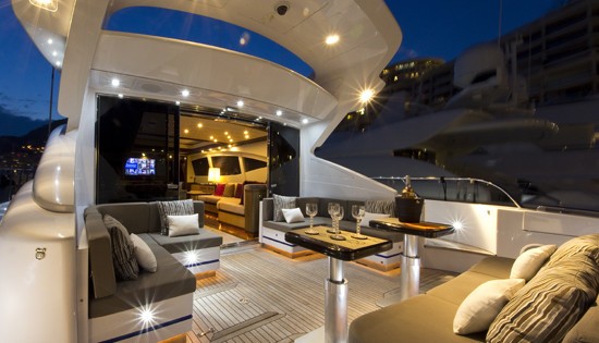 Life On Yacht MAC 1