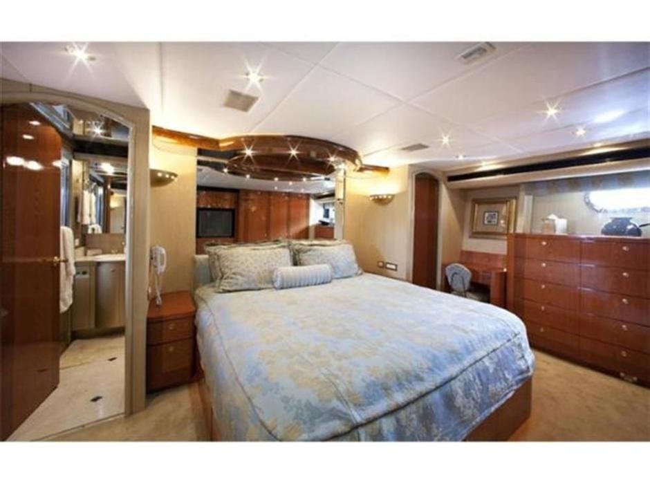 The 28m Yacht YOLY