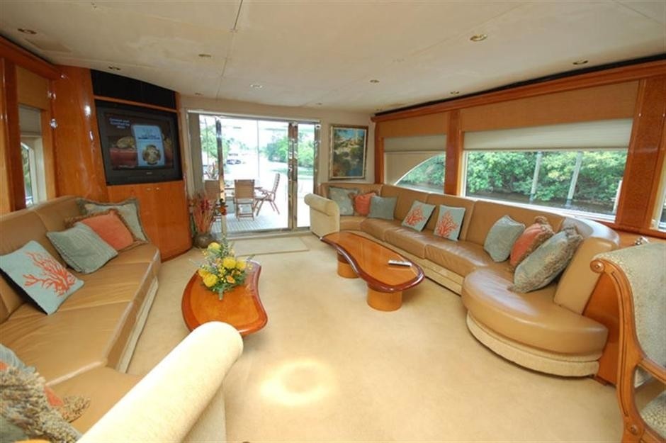The 28m Yacht YOLY
