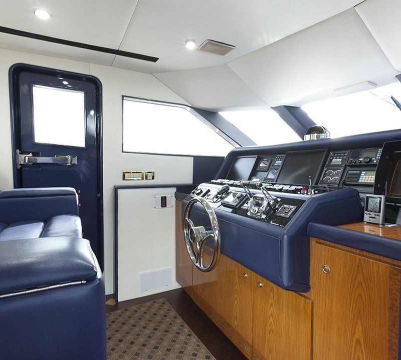 The 28m Yacht YOLY