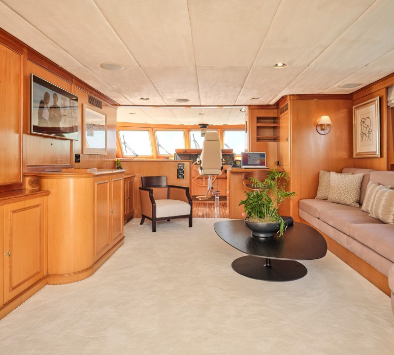 Skylounge view to helm station