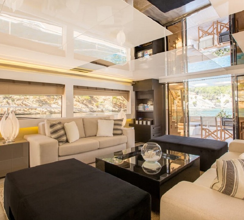 Stylish main salon