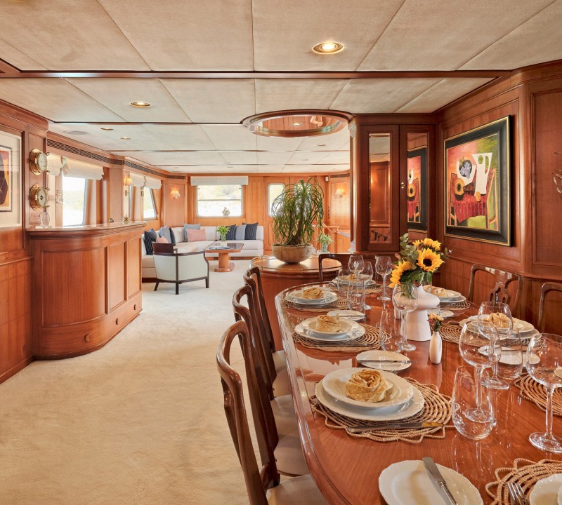 Main salon view aft