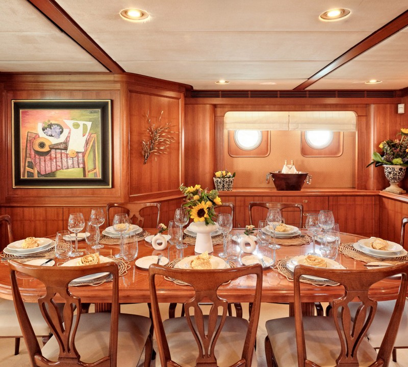 Main salon dining