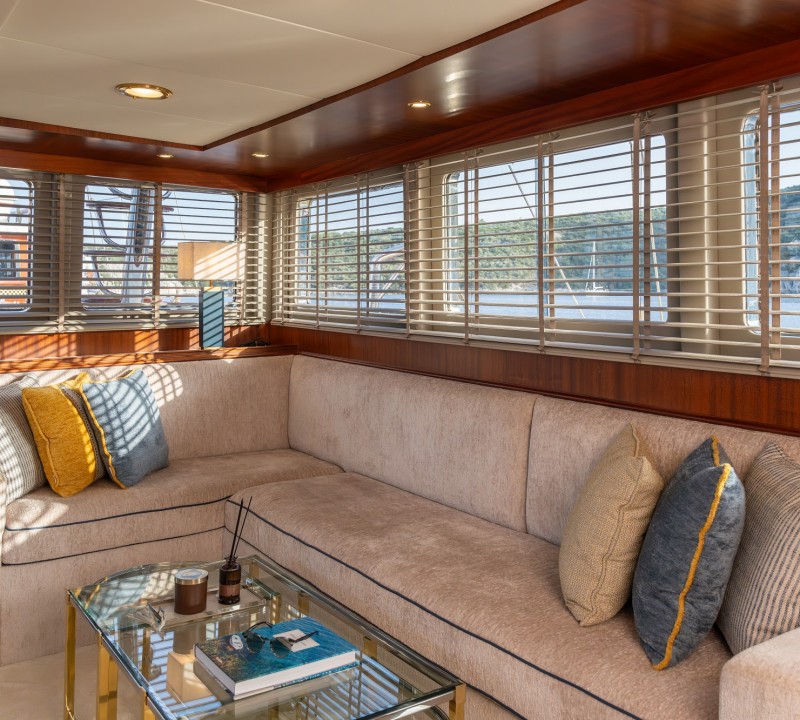 Main Salon Lounge