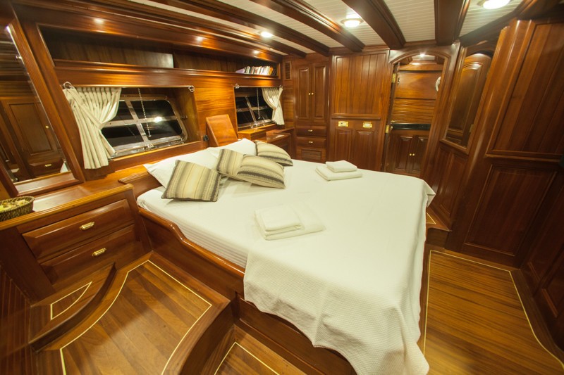 The 30m Yacht CLARISSA