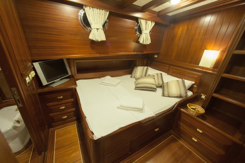 The 30m Yacht CLARISSA