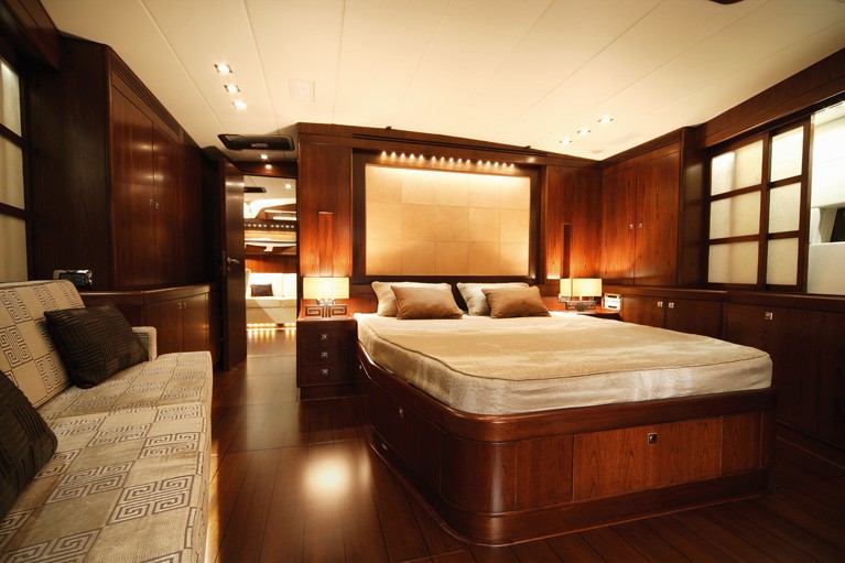 The 30m Yacht FAR AND WIDE